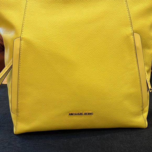 Michael Kors Evie Large Leather Hobo Shoulder Bag (Sunshine) - Picture 11 of 17